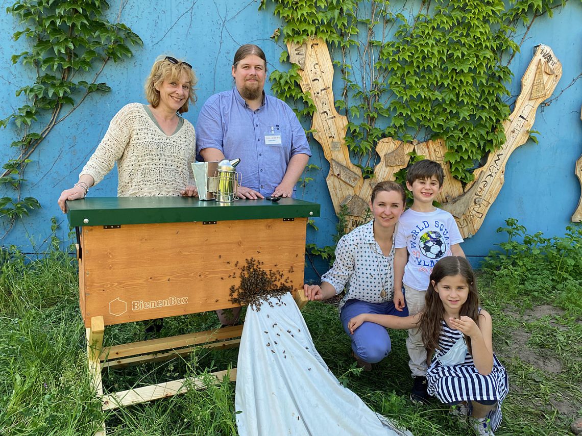 Drei der angehenden Imker*innen am Campus Hannah Höch