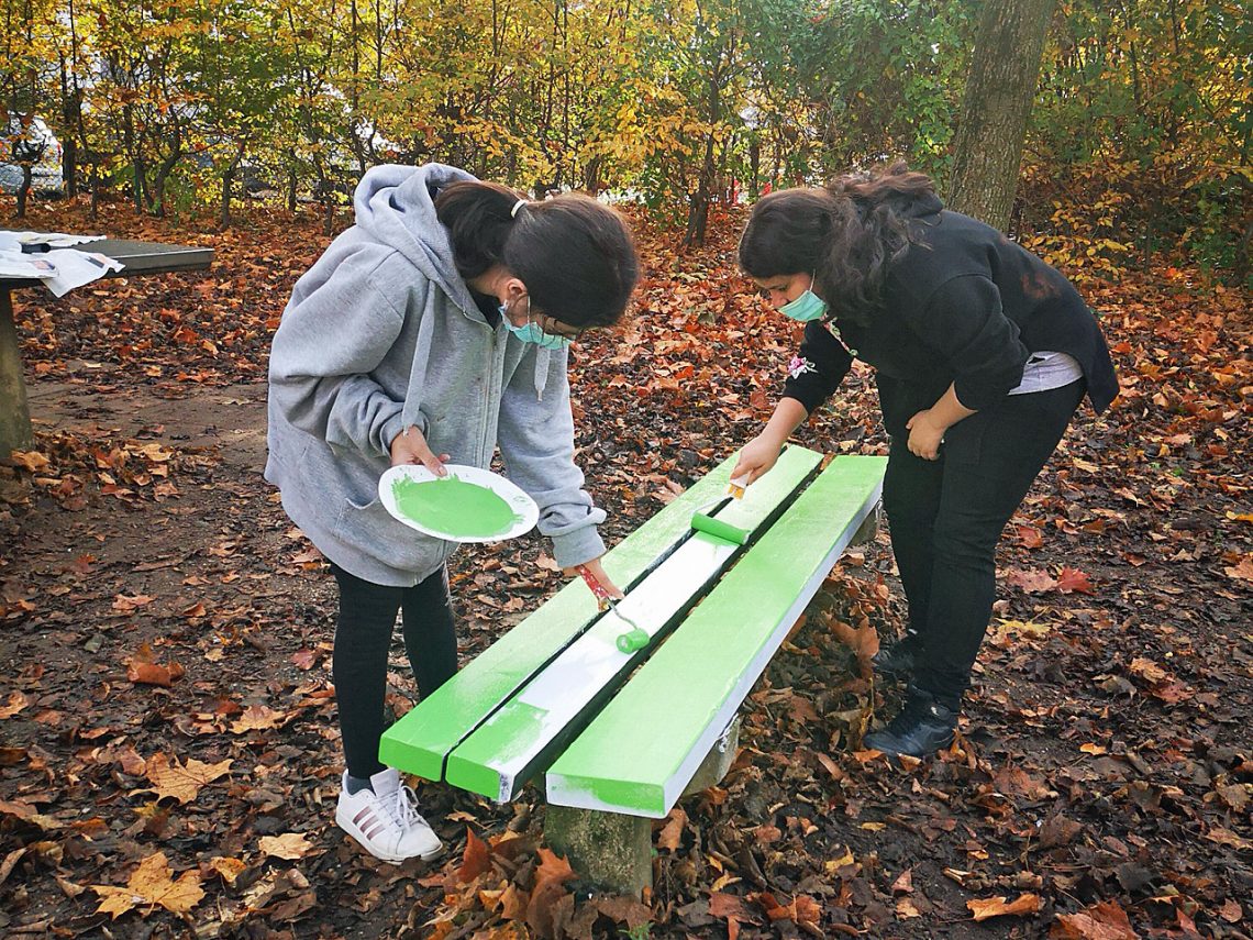 Campus Beauty Day am Campus Hannah Höch: Schülerinnen verschönern den Schulhof