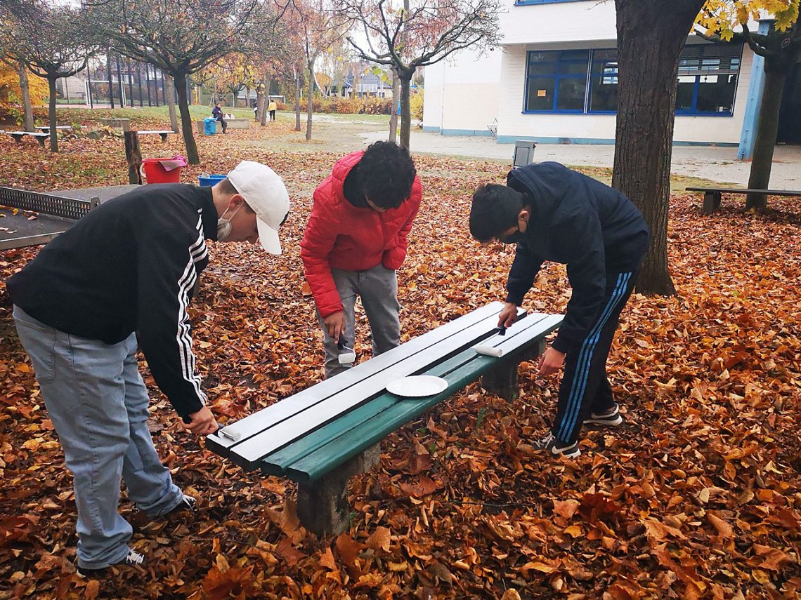 Campus Beauty Day am Campus Hannah Höch: Schülerinnen verschönern den Schulhof