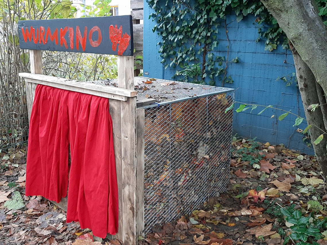 Wurmkino-Experiment auf dem Campus Hannah Höch